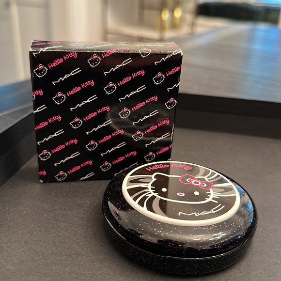 MAC COSMETICS x HELLO KITTY Limited Edition Beauty Powder *PRETTY BABY* BNIB - Picture 3 of 3
